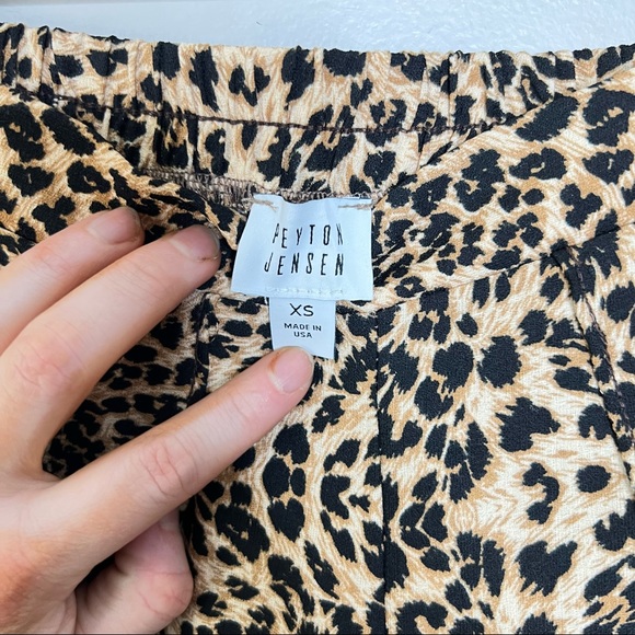 EVEREVE Peyton Jensen Whitney Pant LEOPARD SPILT LEG PANTS-size xs - Picture 6 of 9